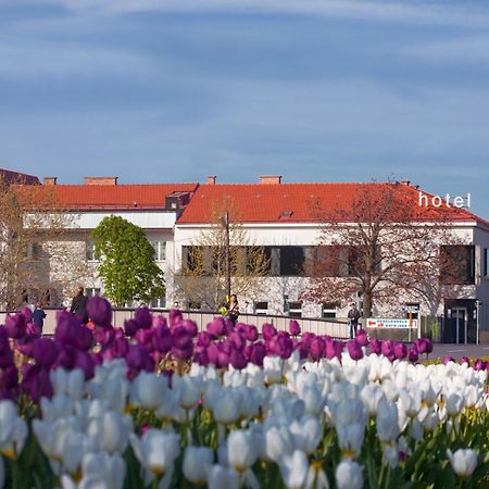 Strandhotel Alte Donau Vienna Exterior photo