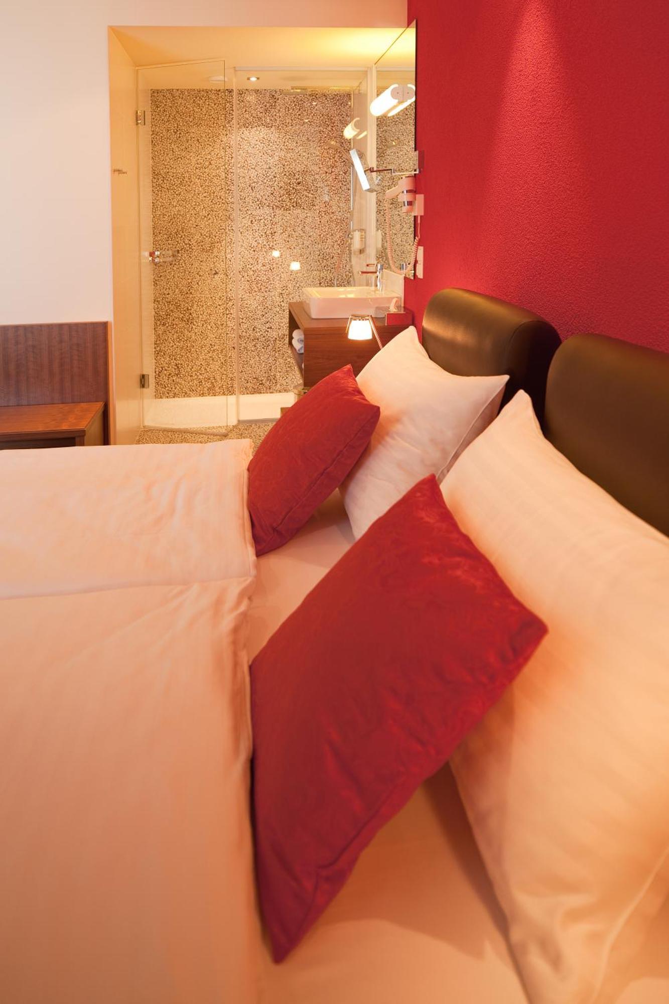 Strandhotel Alte Donau Vienna Room photo