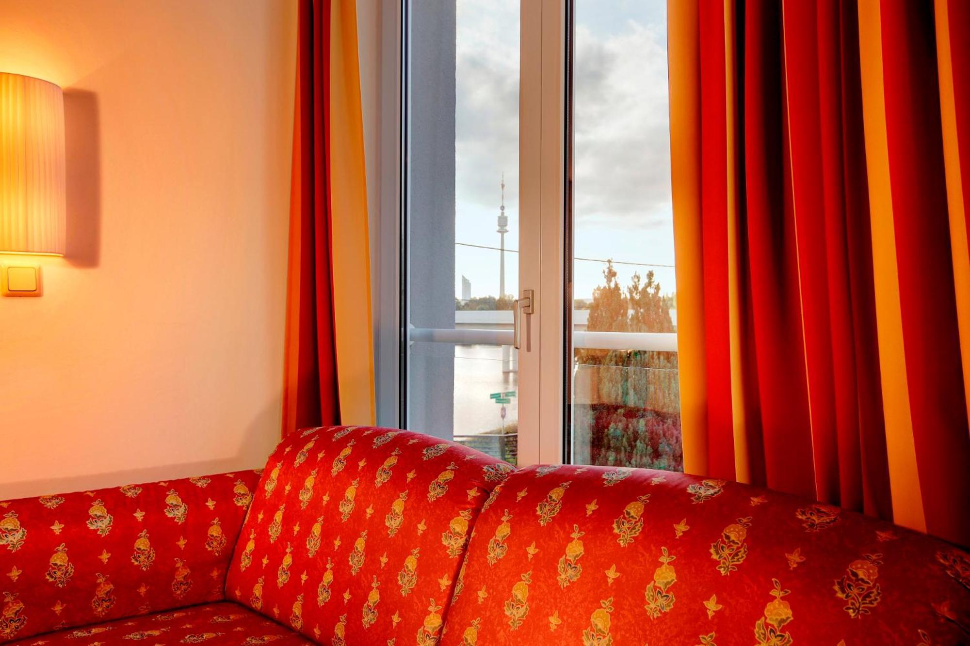 Strandhotel Alte Donau Vienna Room photo