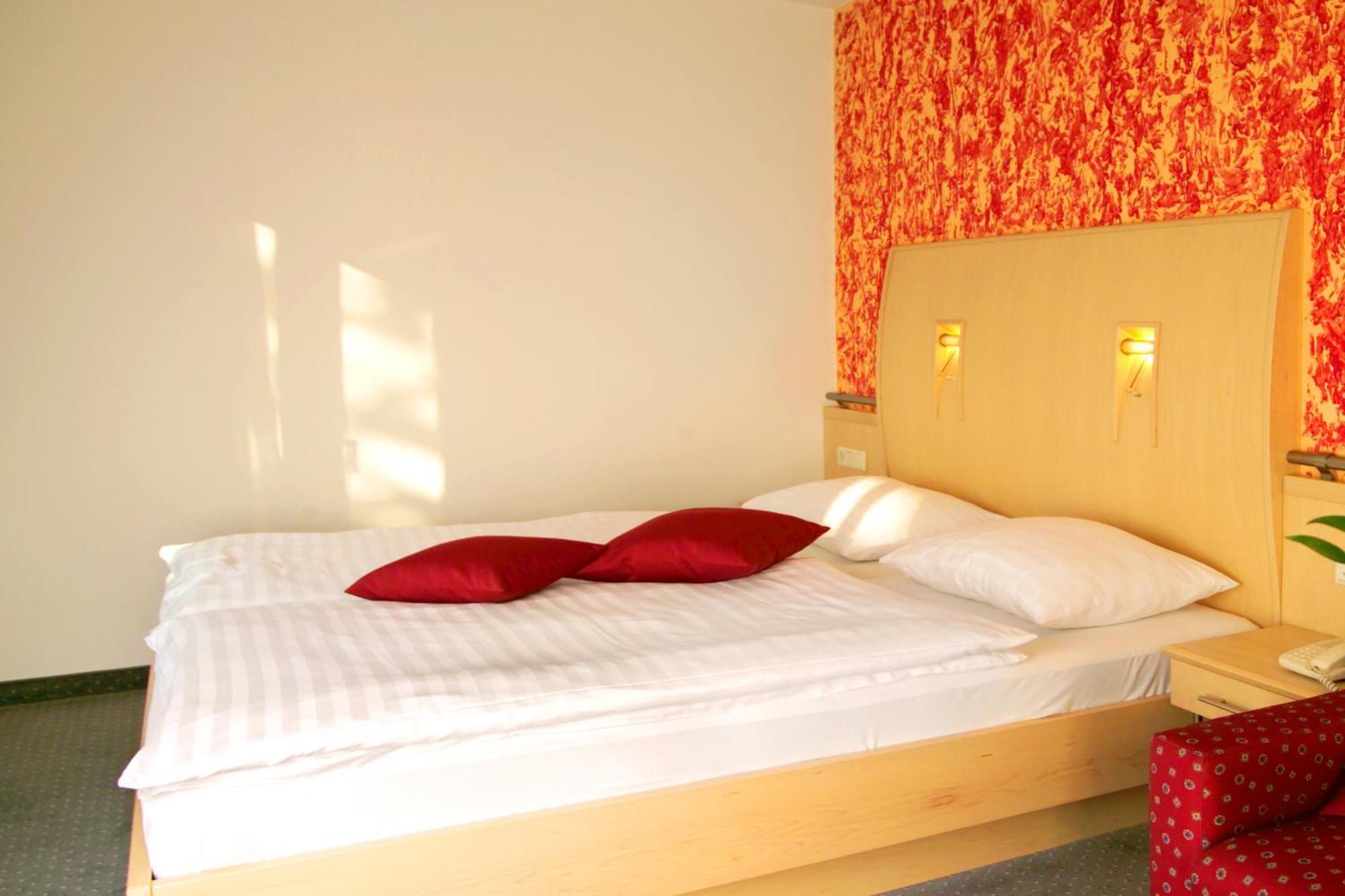 Strandhotel Alte Donau Vienna Exterior photo