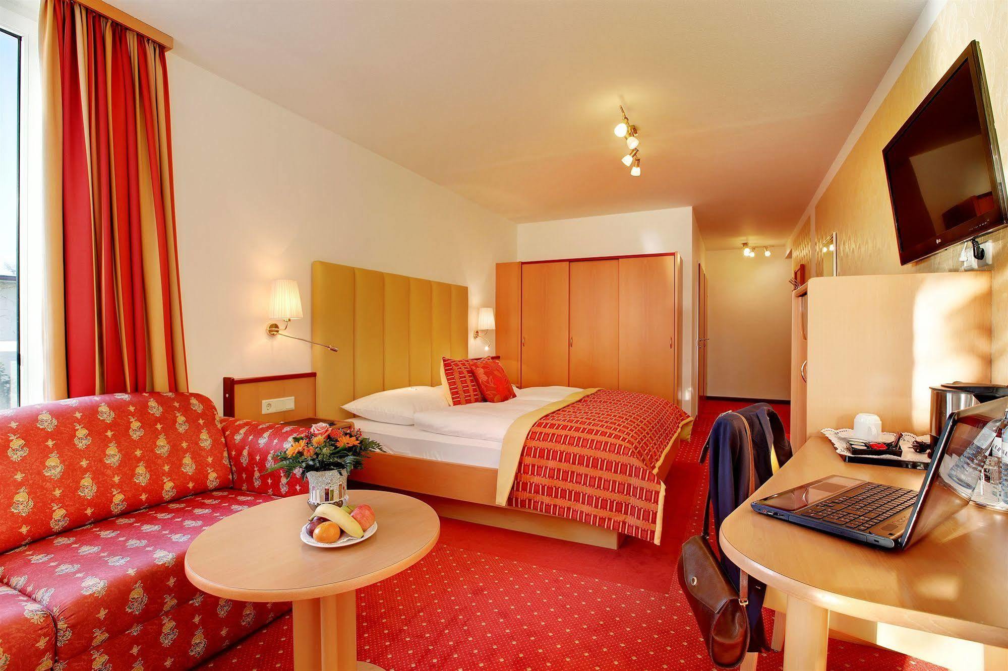 Strandhotel Alte Donau Vienna Exterior photo