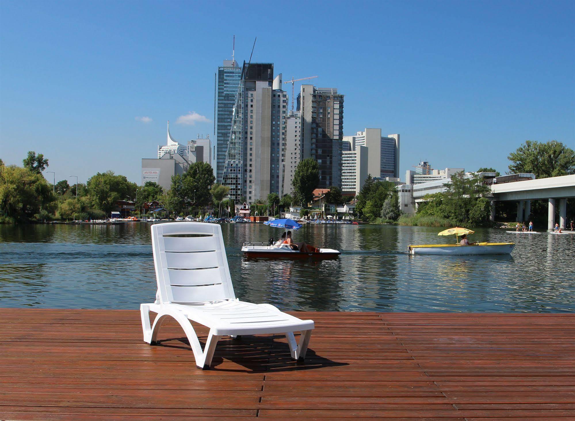 Strandhotel Alte Donau Vienna Exterior photo