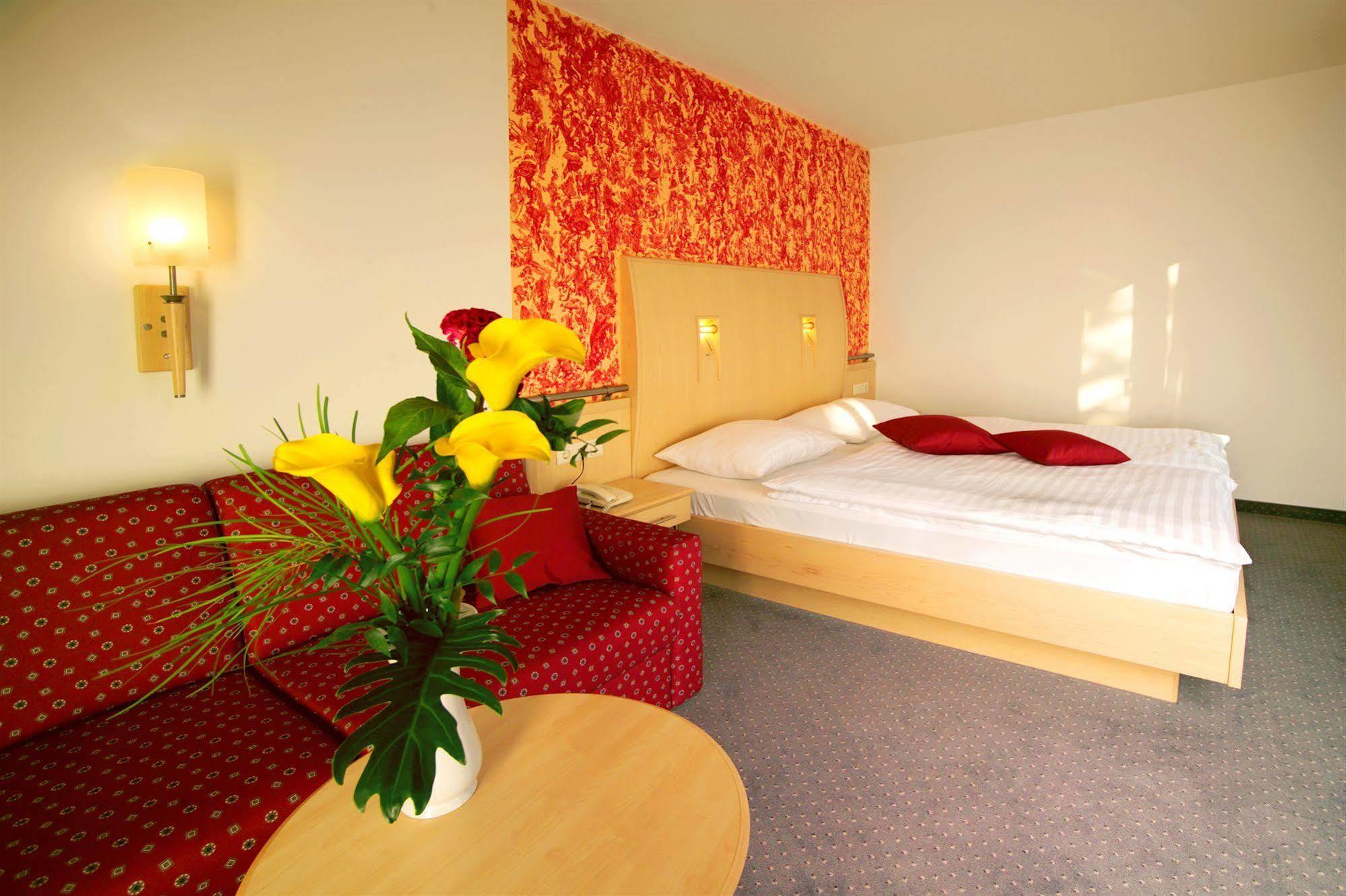 Strandhotel Alte Donau Vienna Exterior photo
