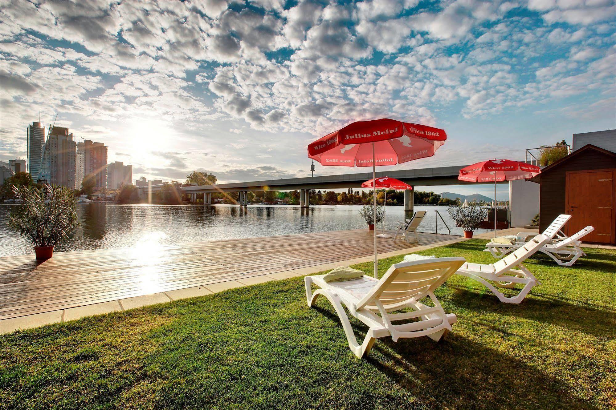 Strandhotel Alte Donau Vienna Exterior photo