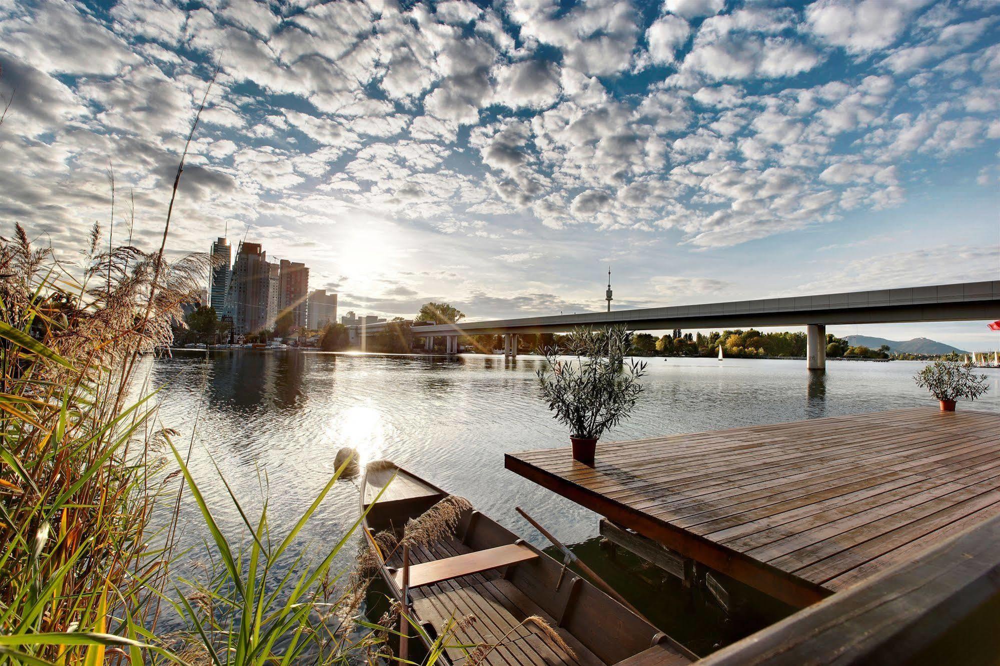 Strandhotel Alte Donau Vienna Exterior photo