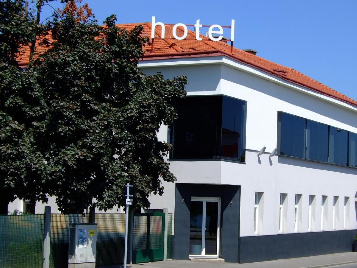 Strandhotel Alte Donau Vienna Exterior photo