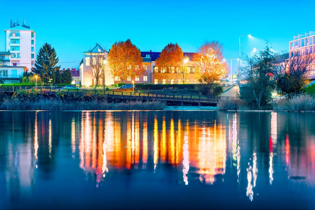 Strandhotel Alte Donau Vienna Exterior photo