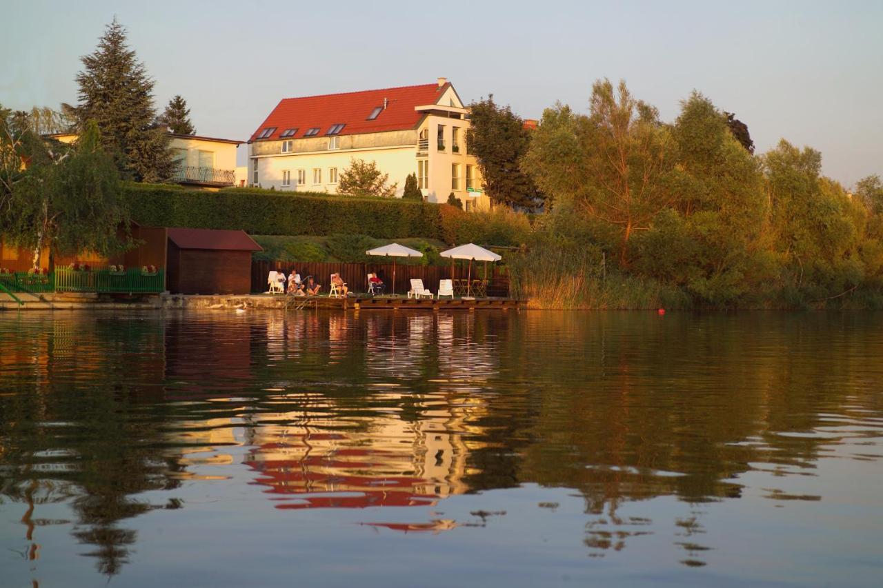 Strandhotel Alte Donau Vienna Exterior photo